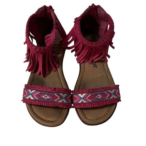 Girls Minnetonka Sandals - Picture 3 of 7